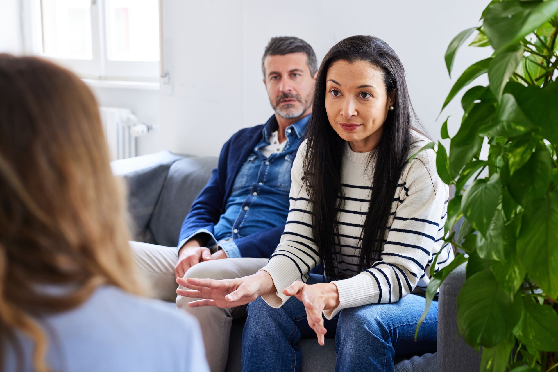 Wife complaining about her husband to psychologist